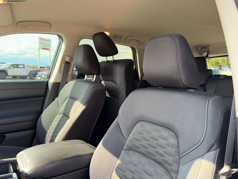 Used 2025 Nissan Pathfinder SV FWD image 10