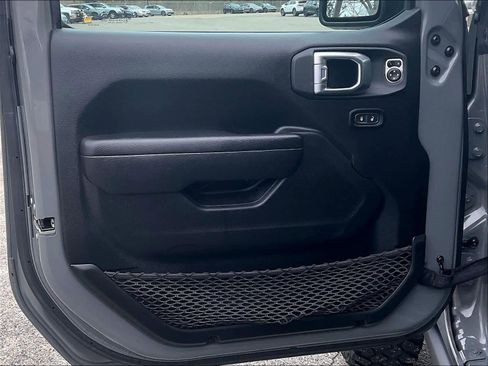 Used 2023 Jeep Wrangler Unlimited image 9