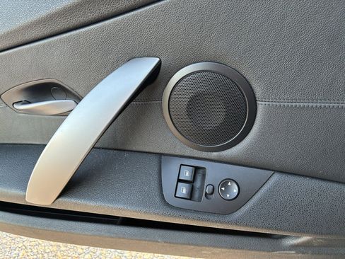 Used 2005 BMW Z4 2.5i image 4