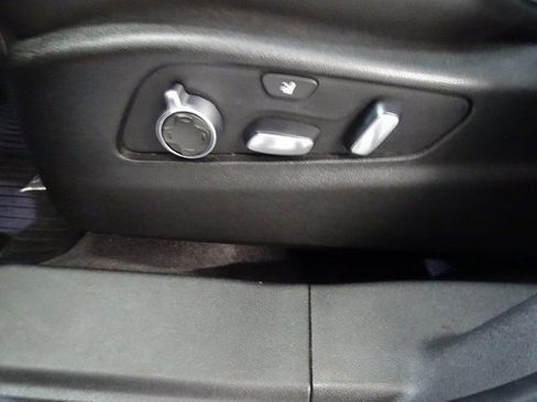 Used 2019 Cadillac XT4 Premium Luxury image 3