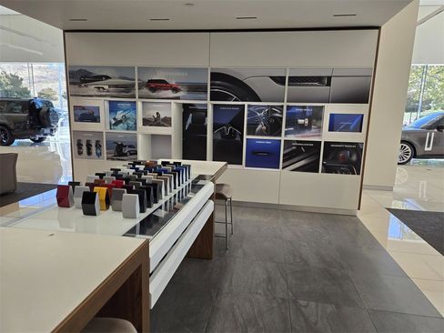 New 2025 Land Rover Discovery S image 29