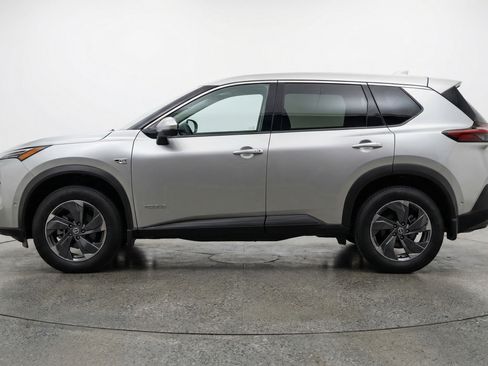 Used 2025 Nissan Rogue SV image 5