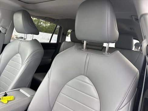 Used 2020 Toyota Highlander XLE AWD/4WD image 23