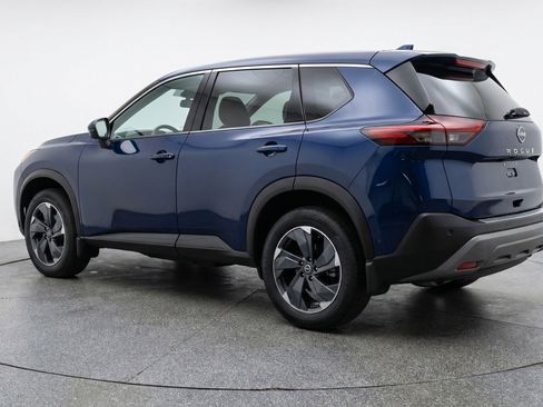 Used 2025 Nissan Rogue SV FWD image 6