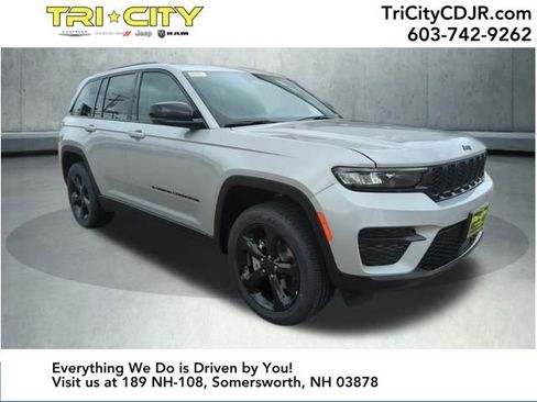 New 2025 Jeep Grand Cherokee Altitude image 7