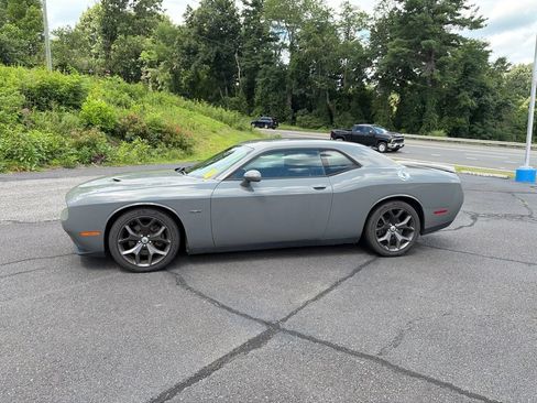 Used 2017 Dodge Challenger R/T RWD image 6