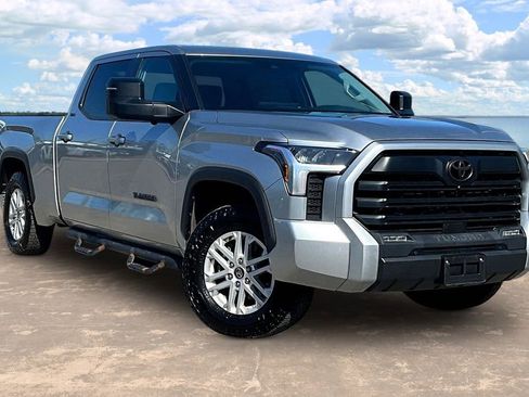 Used 2022 Toyota Tundra SR5 w/ SR5 Premium Package AWD/4WD image 3