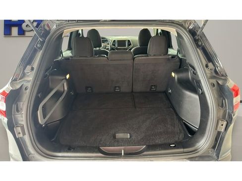 Used 2015 Jeep Cherokee Latitude w/ Cold Weather Group image 11