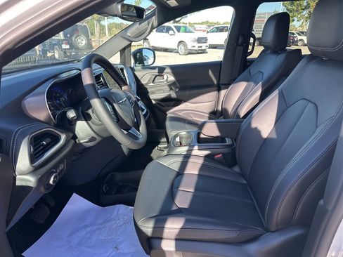 New 2026 Chrysler Pacifica Select image 56