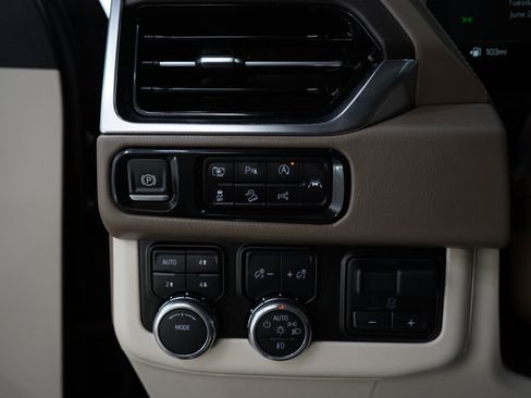 Used 2025 GMC Yukon XL Denali w/ Denali Reserve Package AWD/4WD image 26