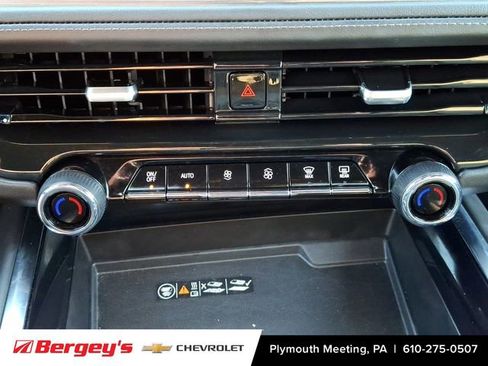 Used 2025 Chevrolet Suburban LT image 19