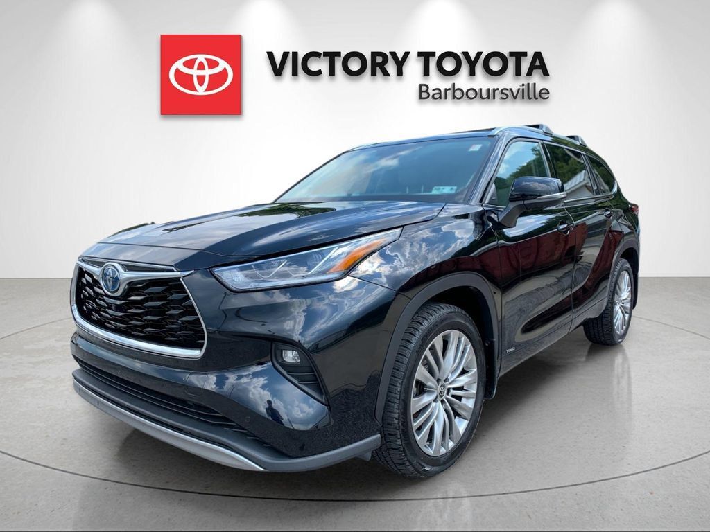 Used 2022 Toyota Highlander Platinum AWD/4WD image 1