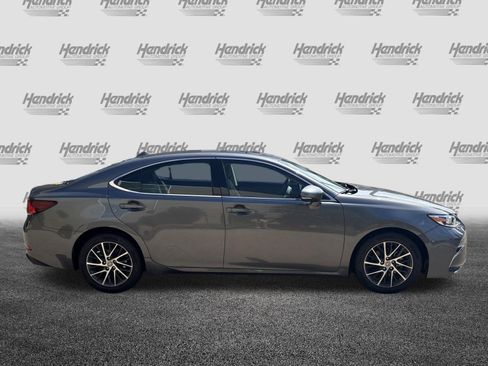 Used 2016 Lexus ES 350 w/ Luxury Package w/Wood Trim FWD image 11