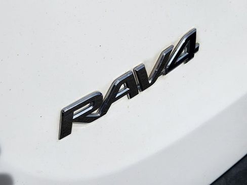 Used 2013 Toyota RAV4 LE AWD/4WD image 17