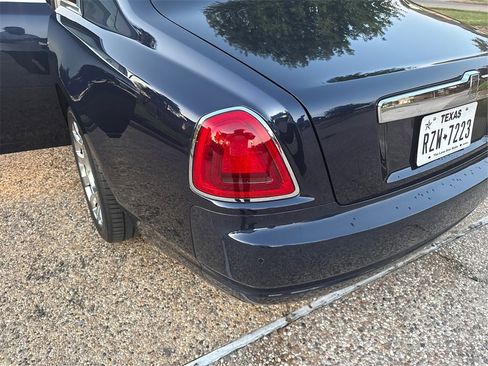 Used 2015 Rolls-Royce Ghost image 32