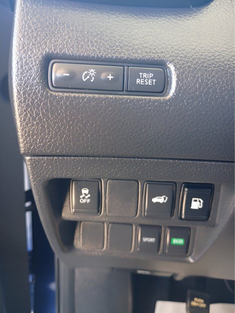 Used 2018 Nissan Rogue SV FWD image 41
