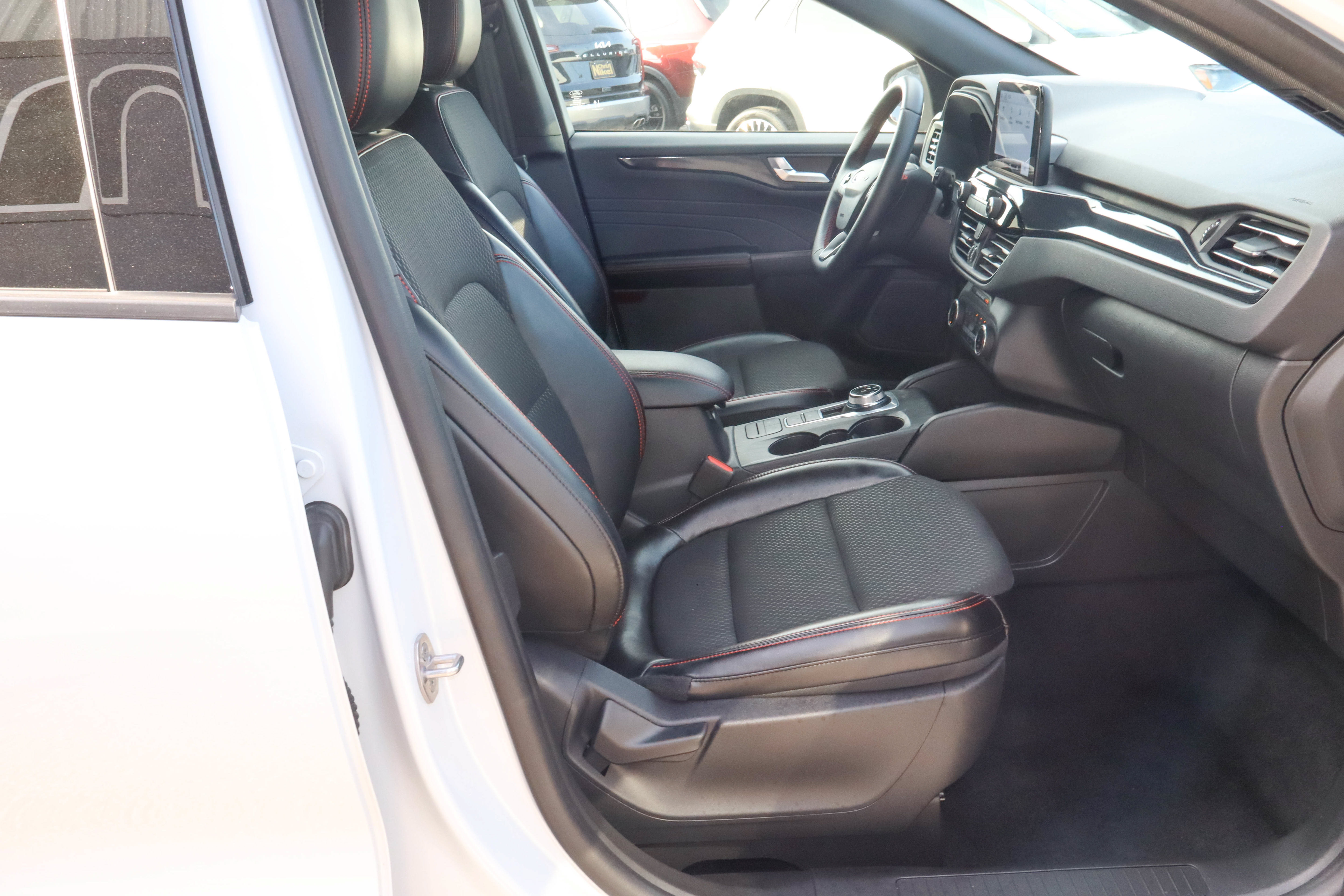 Used 2025 Ford Escape ST-Line FWD image 22