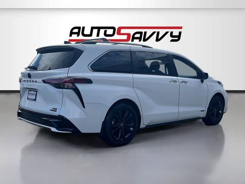 Used 2021 Toyota Sienna XSE w/ XSE Plus Package image 7