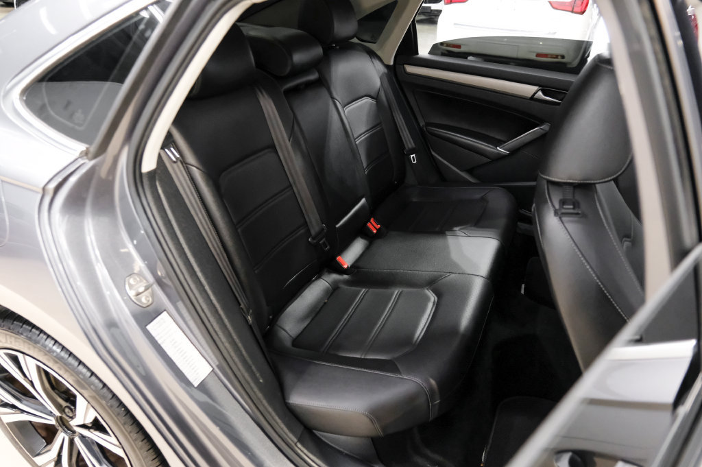 Used 2022 Volkswagen Passat 2.0T SE FWD image 44