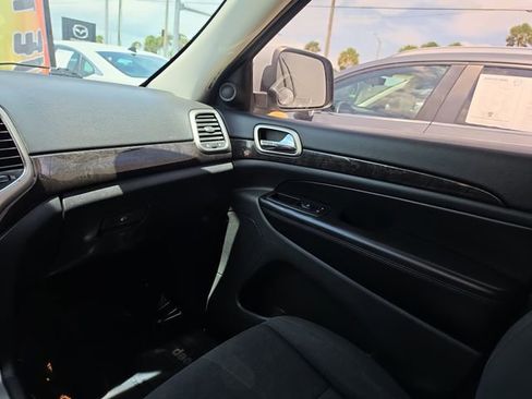 Used 2011 Jeep Grand Cherokee Laredo RWD image 9