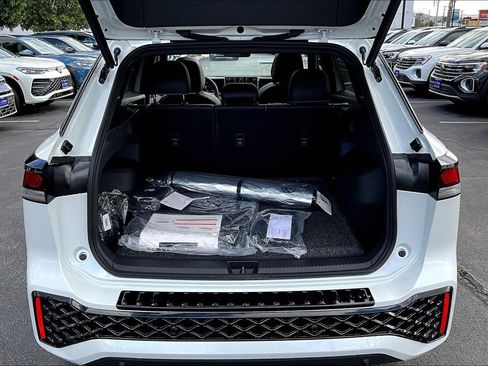 New 2026 Volkswagen Tiguan SE R-Line image 23