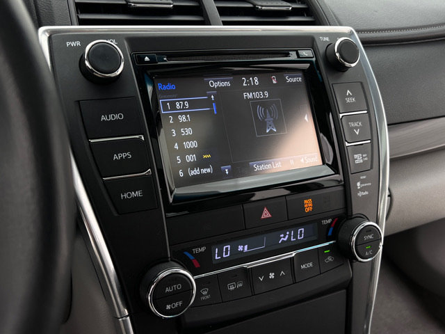 Used 2015 Toyota Camry XLE w/ Moonroof Package FWD image 20