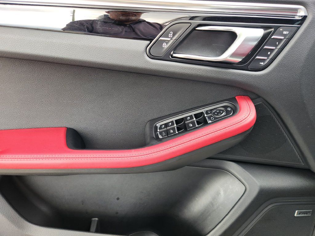 Used 2024 Porsche Macan Turbo AWD/4WD image 20