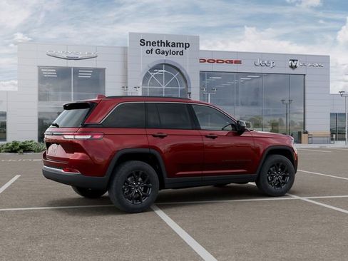 New 2026 Jeep Grand Cherokee Altitude image 4