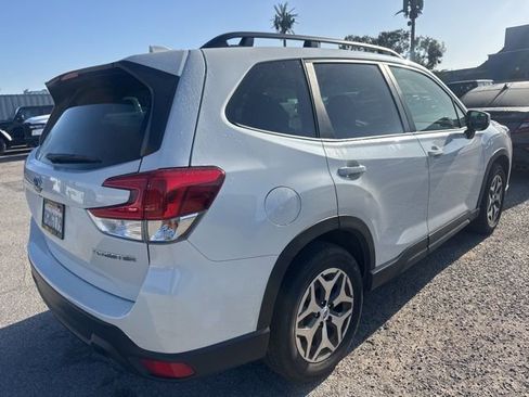 Used 2023 Subaru Forester Premium AWD/4WD image 5