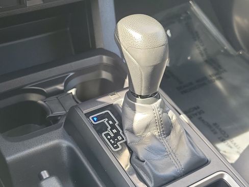 Used 2022 Toyota Tacoma SR w/ SR Convenience Package RWD image 31