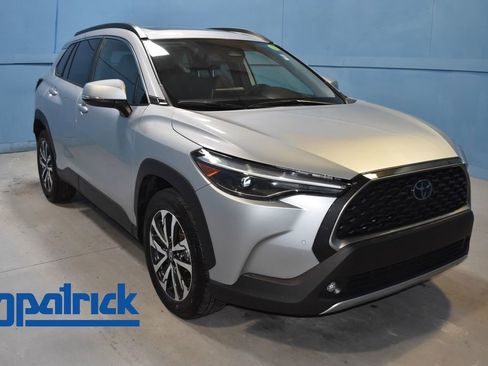 Used 2024 Toyota Corolla Cross XLE w/ Convenience Package image 1