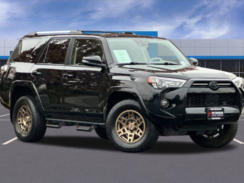 Used 2022 Toyota 4Runner SR5 Premium image 2