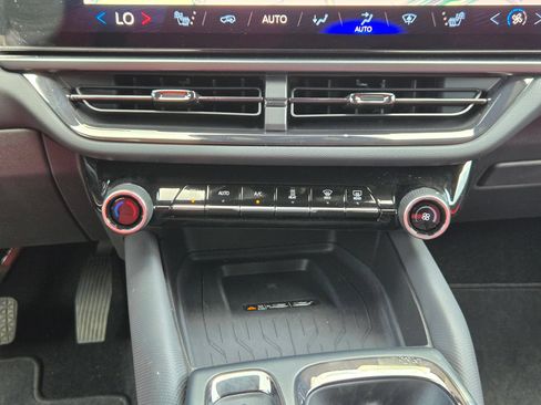 Used 2025 Chevrolet Equinox EV RS FWD image 18