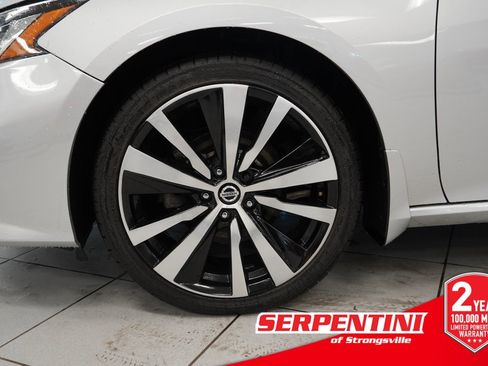 Used 2020 Nissan Altima 2.5 SR w/ Premium Package image 16