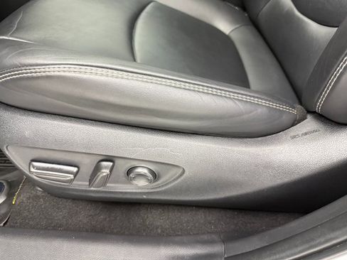 Used 2023 Toyota RAV4 XLE Premium image 27