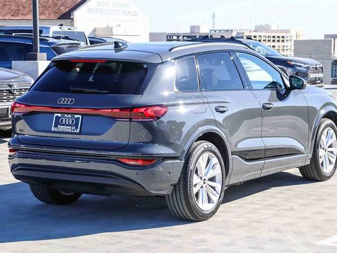 Used 2025 Audi Q6 e-tron Premium w/ Convenience Package image 4