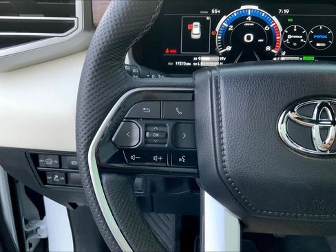 Used 2025 Toyota Sequoia Capstone image 22