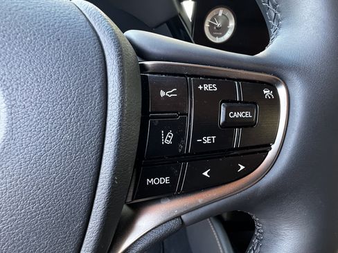 Used 2025 Lexus ES 300h w/ Premium Package image 19