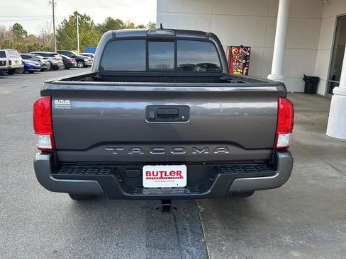 Used 2017 Toyota Tacoma SR5 image 4