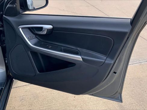 Used 2016 Volvo S60 T5 Premier image 22