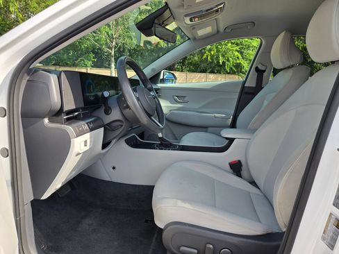 Used 2025 Hyundai Kona SEL AWD/4WD image 9