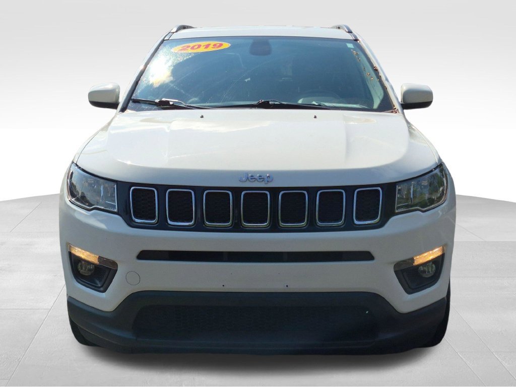 Used 2019 Jeep Compass Latitude w/ Popular Equipment Group AWD/4WD image 3