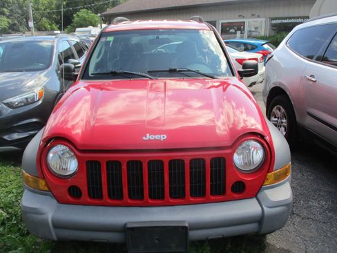 Used 2005 Jeep Liberty Sport AWD/4WD image 2
