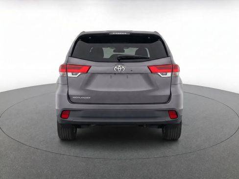 Used 2019 Toyota Highlander LE FWD image 10