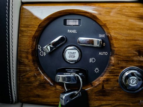 Used 2014 Rolls-Royce Phantom Sedan image 65