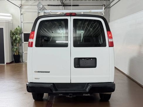 Used 2018 Chevrolet Express 2500 RWD image 4