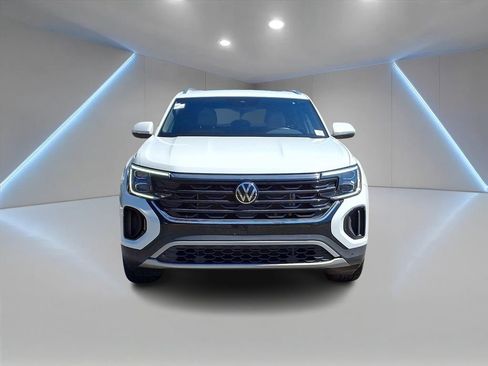 Certified 2025 Volkswagen Atlas Cross Sport SE w/ Panoramic Sunroof Package image 2