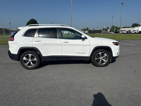 Used 2019 Jeep Cherokee Limited AWD/4WD image 6