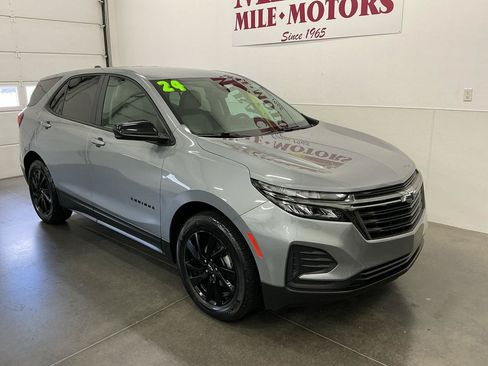 Used 2024 Chevrolet Equinox LS w/ LS Convenience Package AWD/4WD image 1
