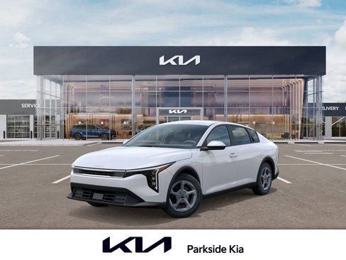 New 2025 Kia K4 LXS image 1